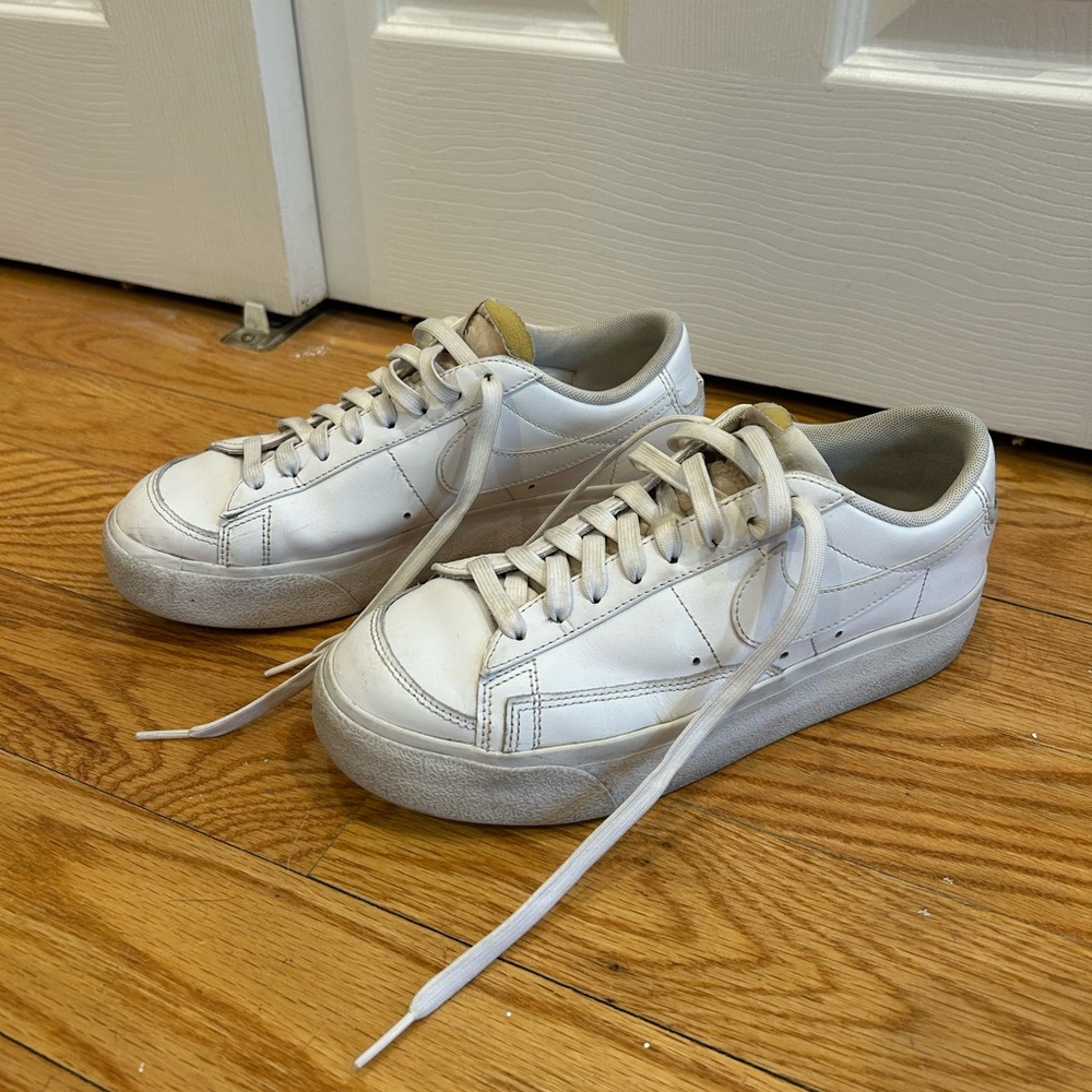 Nike Blazer Low Platform - Triple White